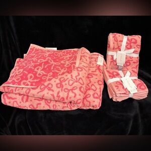 Pink Bow Bathroom Towel Set by Rachel Zoe - Reversible Pink & Dark Pink Towels